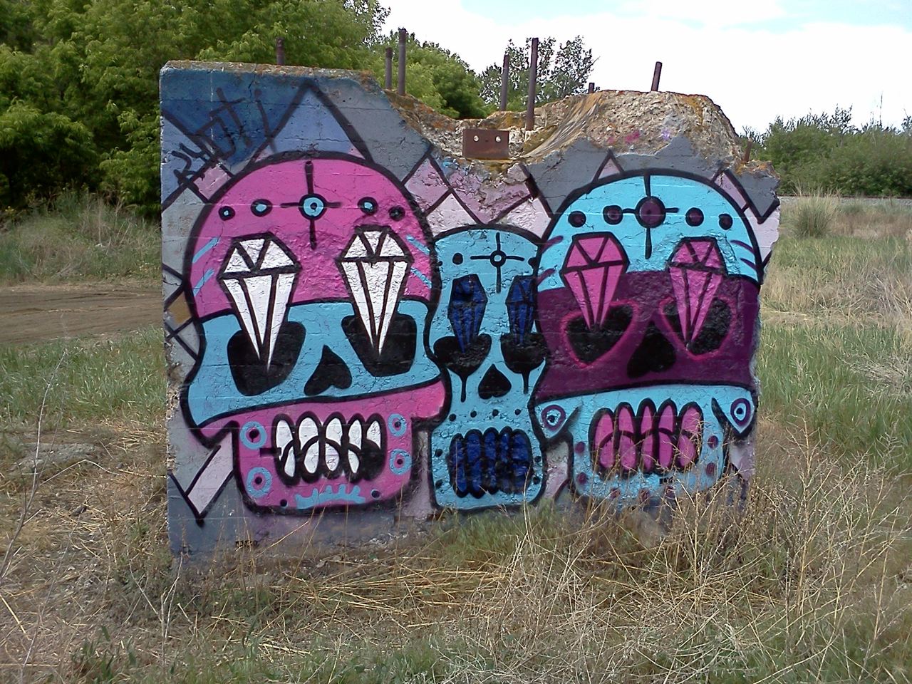 Triple Skull Grafitti